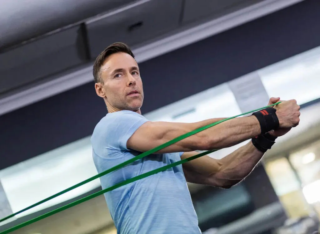 Плоский живіт після 50: безпечні вправи, які справді працюють