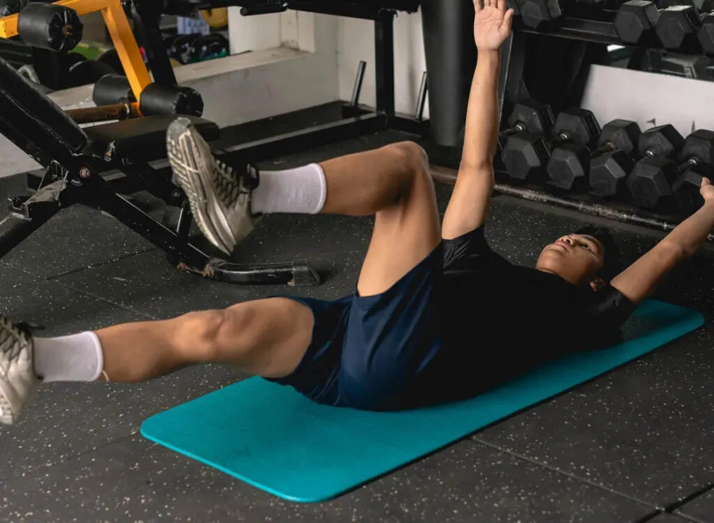 Плоский живіт після 50: безпечні вправи, які справді працюють