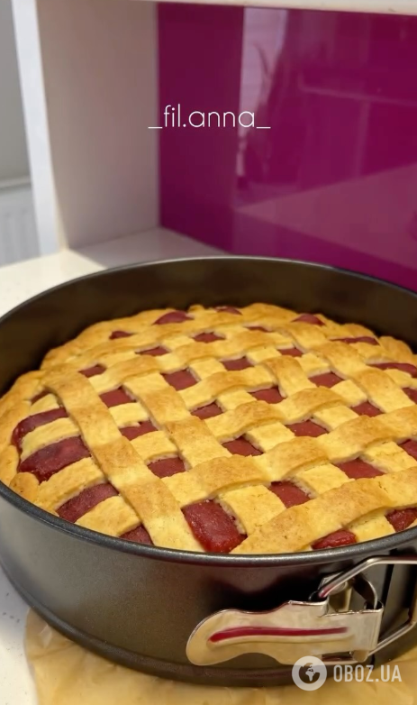 Самый простой пирог с ягодами к чаю: можно использовать замороженные плоды