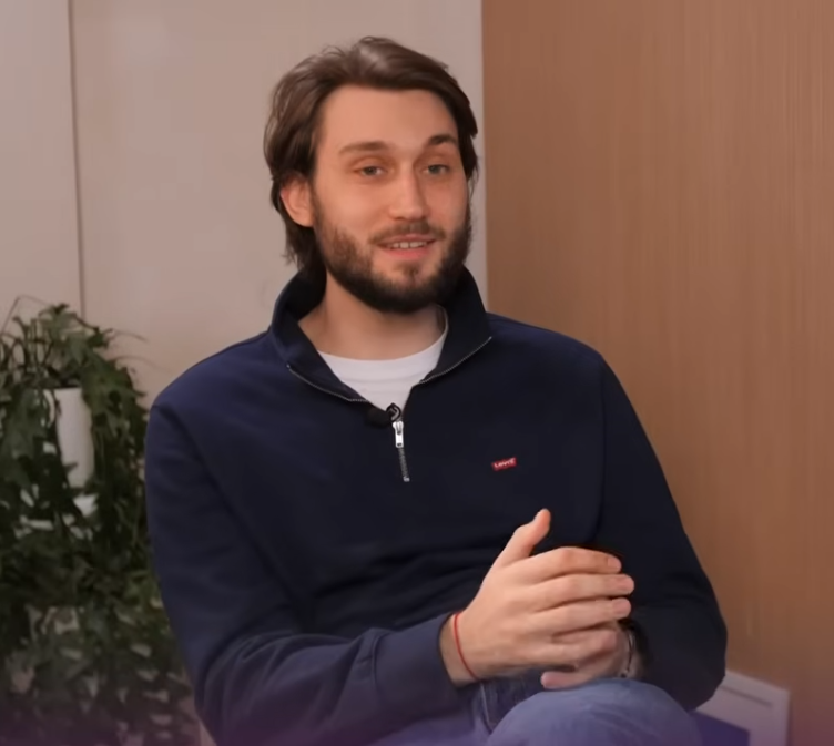 Зірка хору "Гомін", який з 9 років жив без батьків, розвіяв стереотипи про інтернати та розкрив, чому вважає маму із татом "героями"