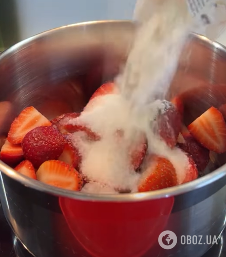 Самый простой пирог с ягодами к чаю: можно использовать замороженные плоды