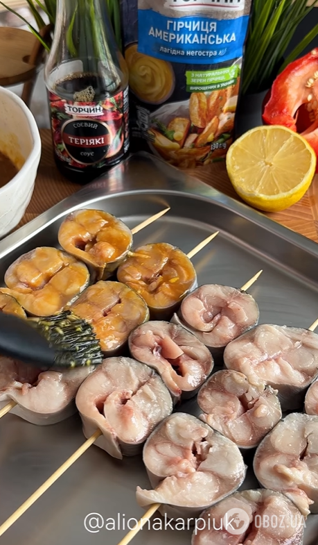 Найсмачніша запечена скумбрія рулетиками: додайте пікантний соус