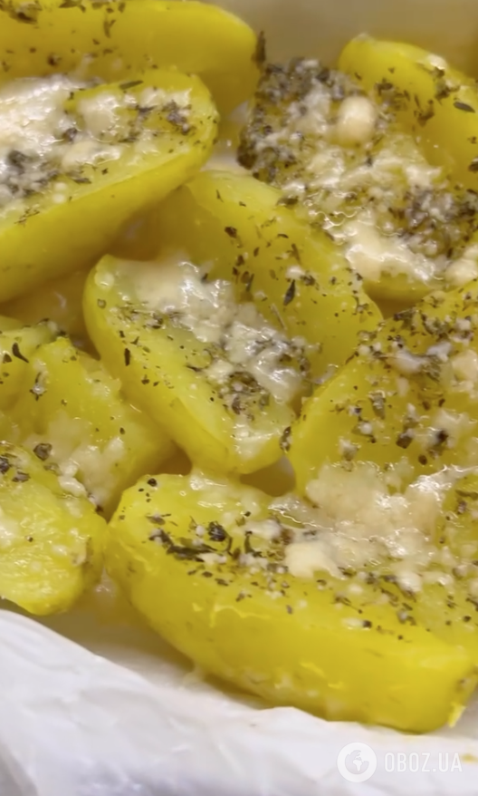 Як смачно запекти картоплю з сиром для обіду та вечері: ділимося легким рецептом