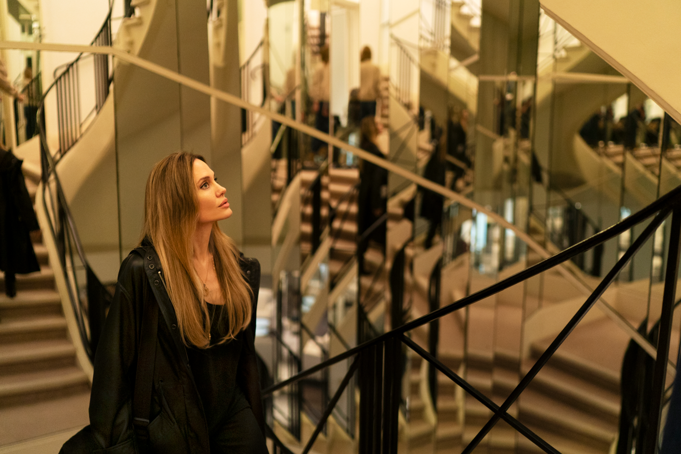 "Кутюр" з Анджеліною Джолі вийде у прокат 5 березня: прем'єра українського трейлера