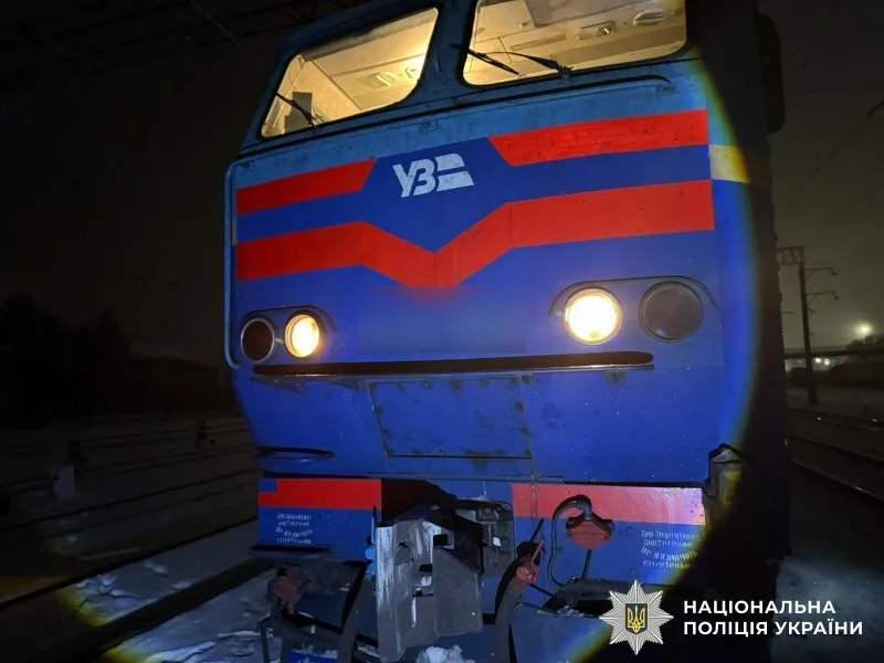 Рухався назустріч поїзду: на Вінниччині на залізниці загинув чоловік. Фото