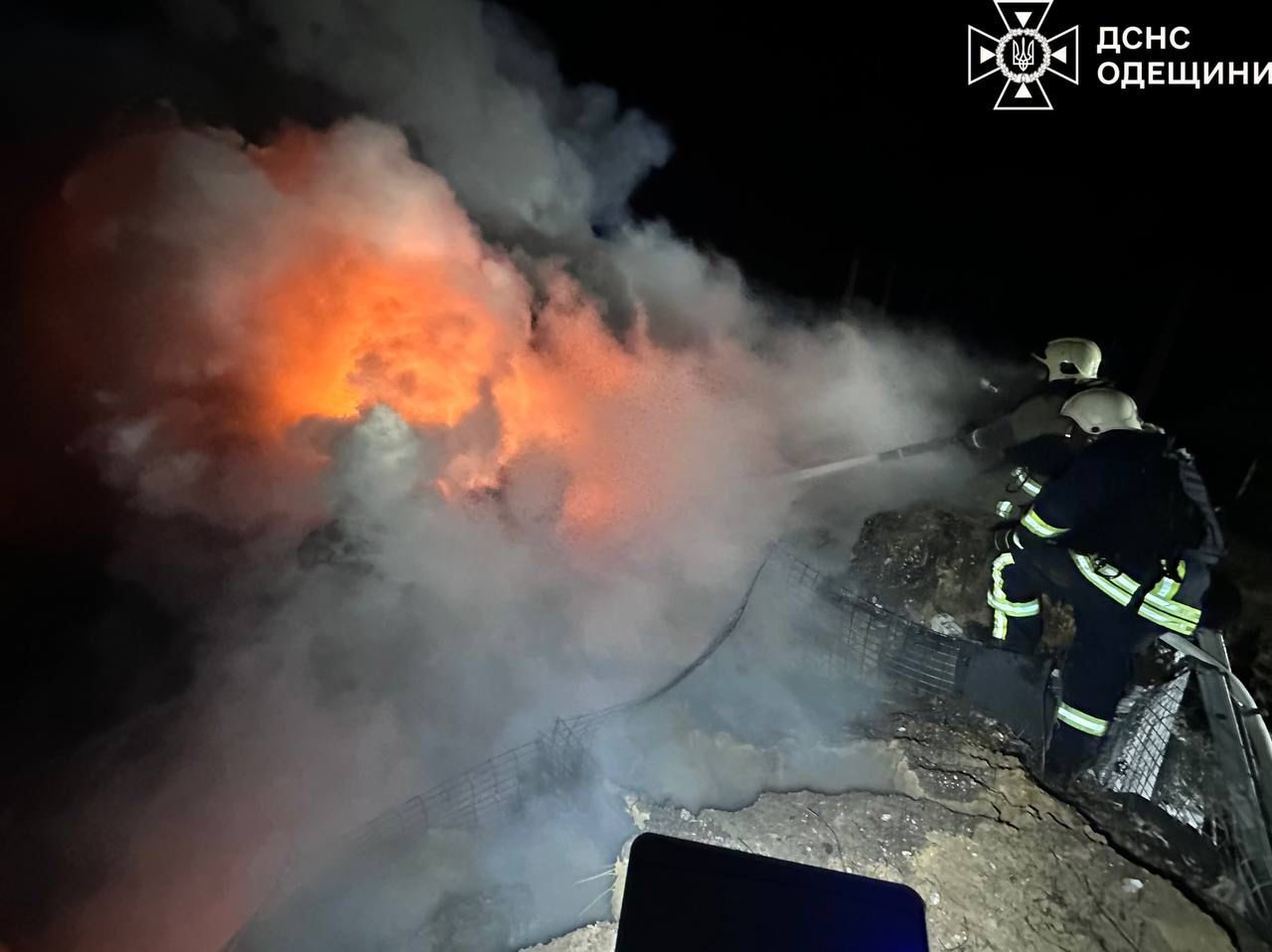 Россия нанесла удар по энергетической инфраструктуре Одесской области: произошел пожар. Фото и видео