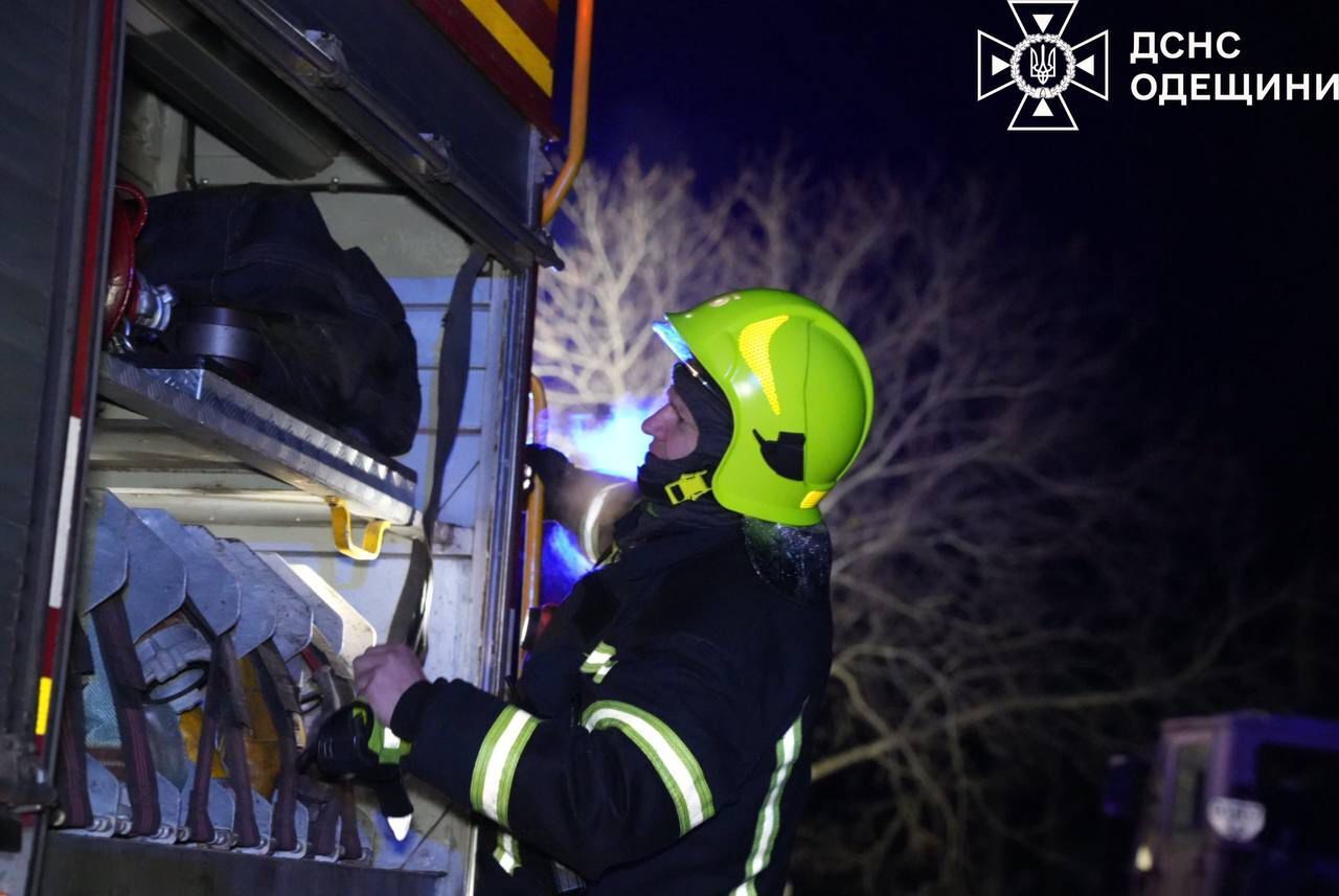 Россия нанесла удар по энергетической инфраструктуре Одесской области: произошел пожар. Фото и видео