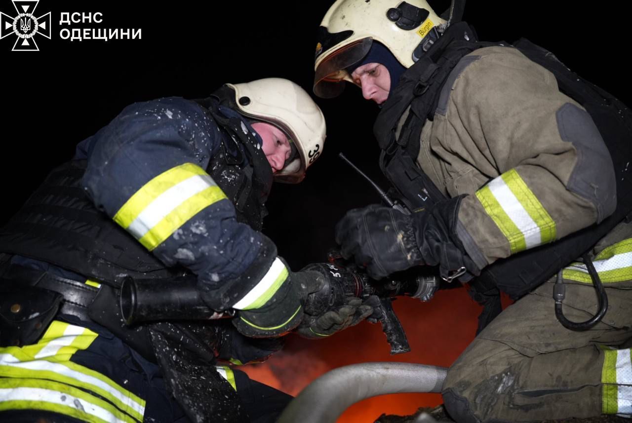 Россия нанесла удар по энергетической инфраструктуре Одесской области: произошел пожар. Фото и видео