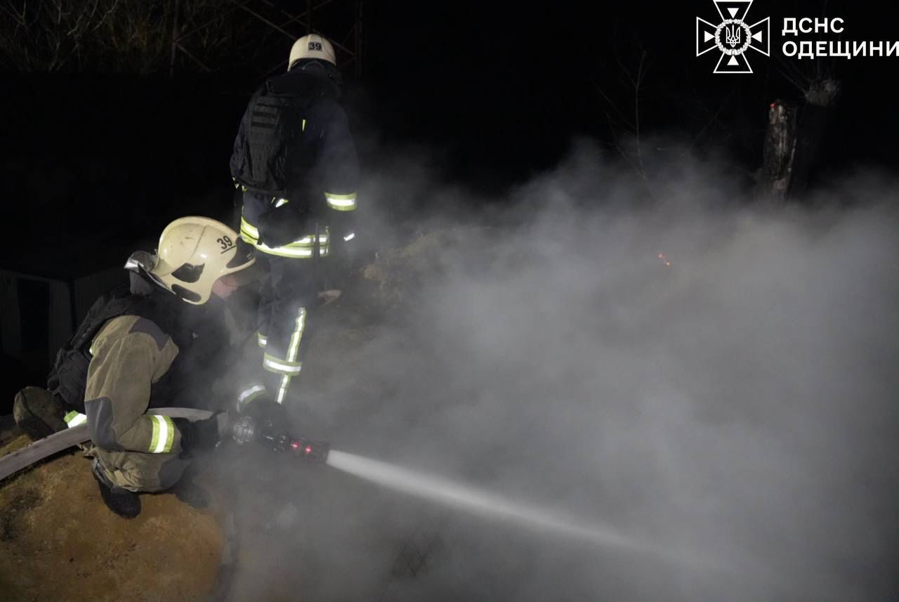 Россия нанесла удар по энергетической инфраструктуре Одесской области: произошел пожар. Фото и видео