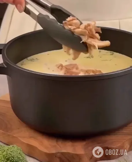 Наваристий сирний суп з куркою та броколі: ділимось рецептом поживної страви