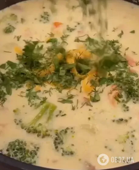 Наваристий сирний суп з куркою та броколі: ділимось рецептом поживної страви