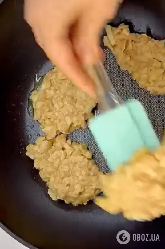 Смачніше і простіше, ніж пиріг: корисні яблучні оладки за 5 хвилин