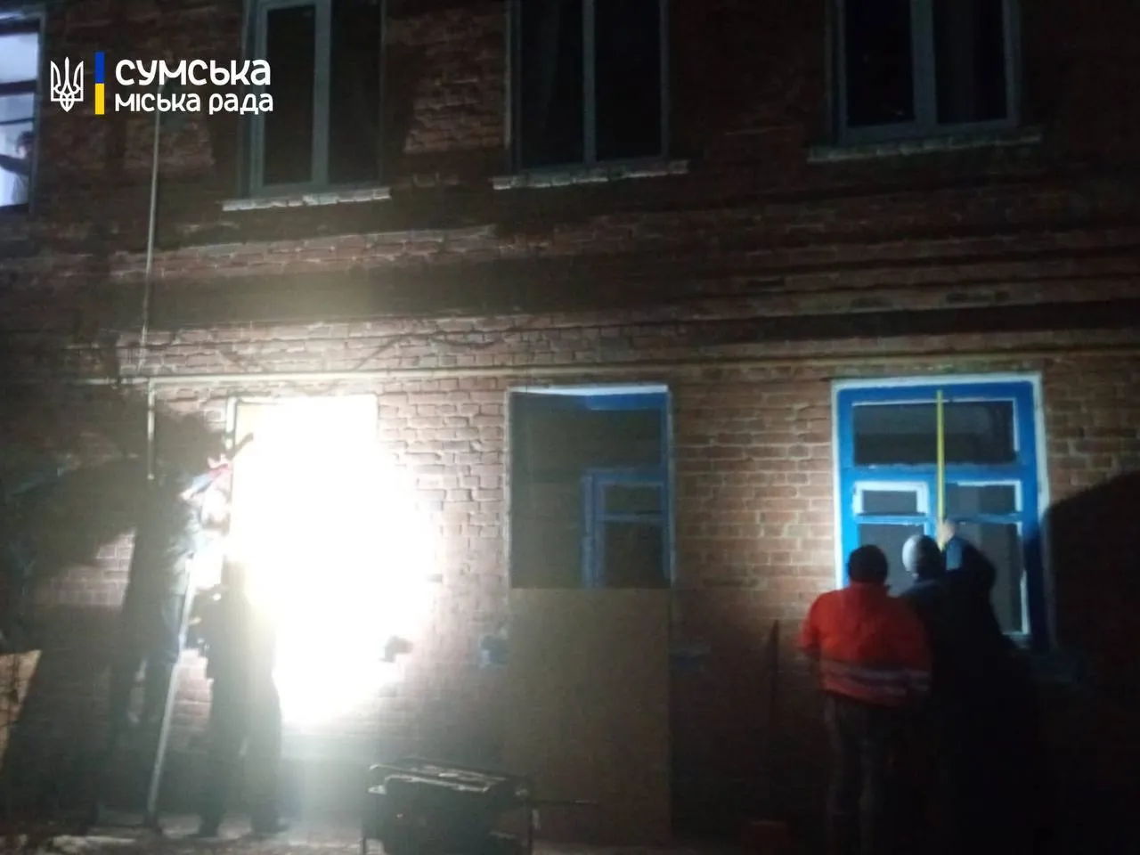 Росія обстріляла передмістя Сум КАБами і дронами: пошкоджено будинки, частина міста без води і світла. Фото і відео