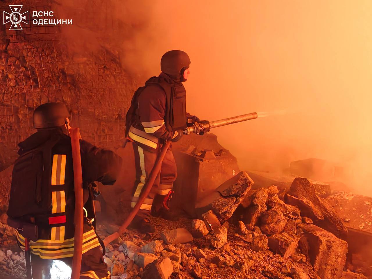 Армія Росії атакувала енергетику Одещини: спалахнула пожежа. Фото