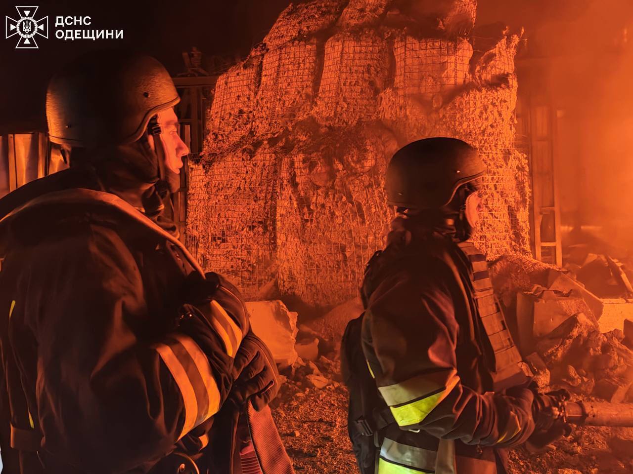 Армія Росії атакувала енергетику Одещини: спалахнула пожежа. Фото