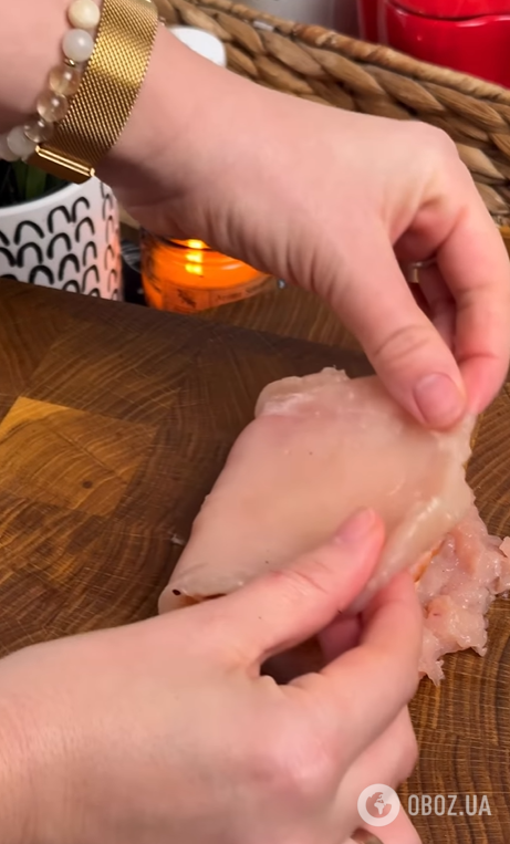 Сытные куриные конвертики с ветчиной и сыром: готовятся за считанные минуты