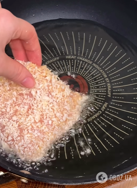 Сытные куриные конвертики с ветчиной и сыром: готовятся за считанные минуты