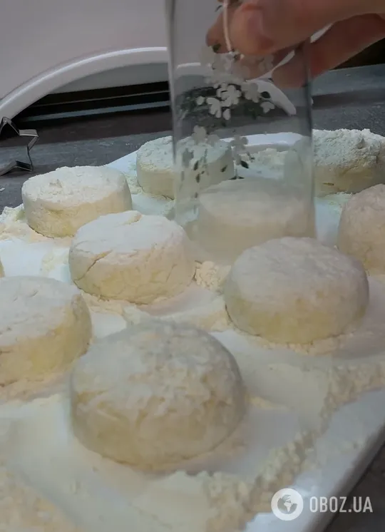 Ідеальні сирники, які ніколи не розпадуться: як приготувати