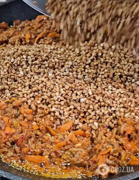 Гречка по-панськи з фаршем та овочами: як смачно і ситно приготувати буденну кашу