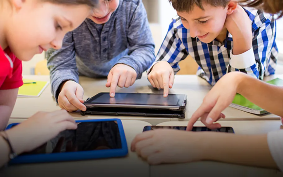 Когда дети "залипают" в гаджетах. Известный психиатр раскрыл нетрадиционные методы, которые реально помогают вернуть любовь к чтению