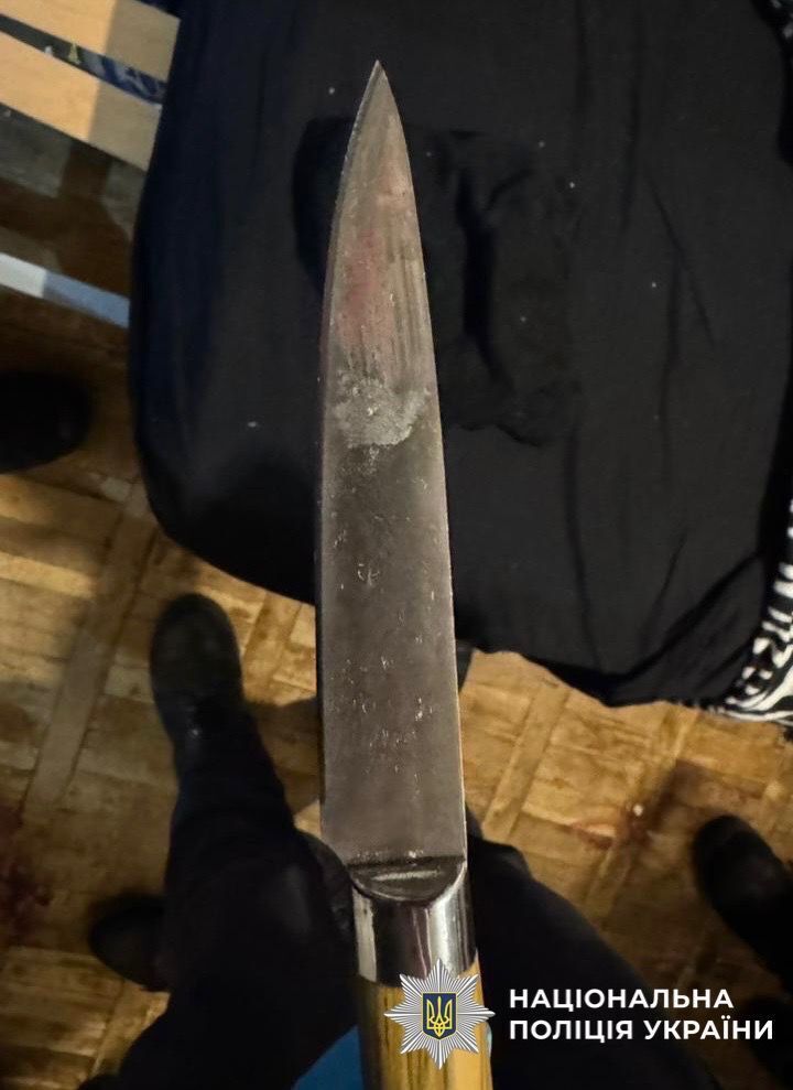 У Києві сварка між друзями ледь не закінчилась жорстоким убивством: постраждалого госпіталізували. Подробиці та фото