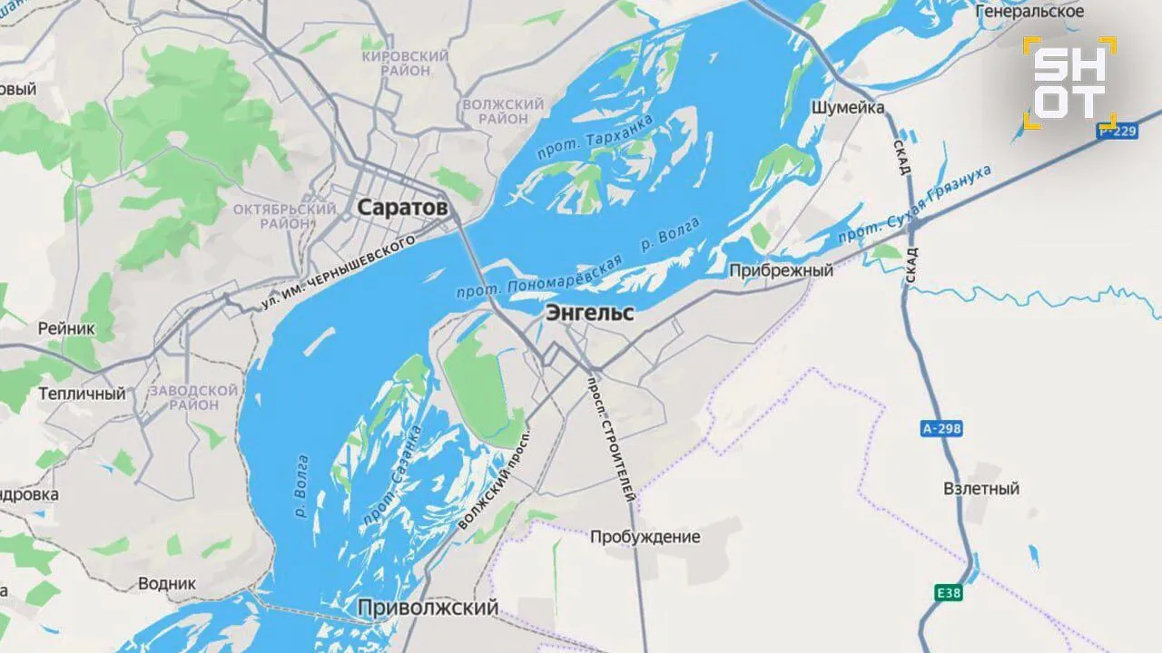Під прицілом був НПЗ: дрони атакували Саратов, прогриміла серія вибухів. Відео
