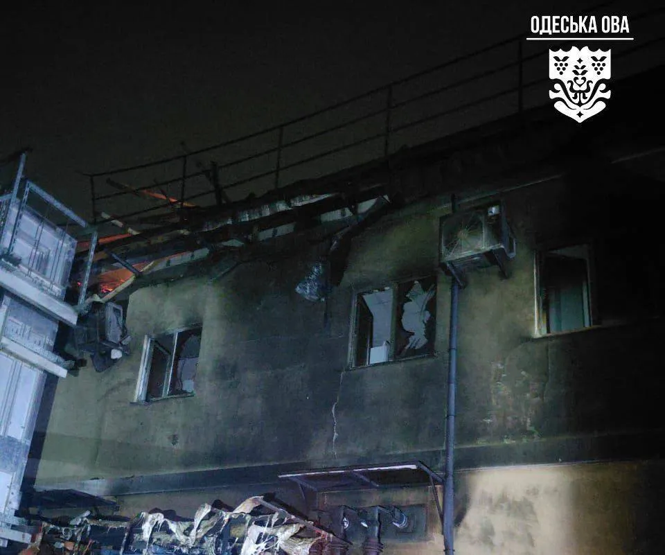 Окупанти атакували Одещину: один із дронів влучив у багатоповерхівку, є наслідки. Фото і відео