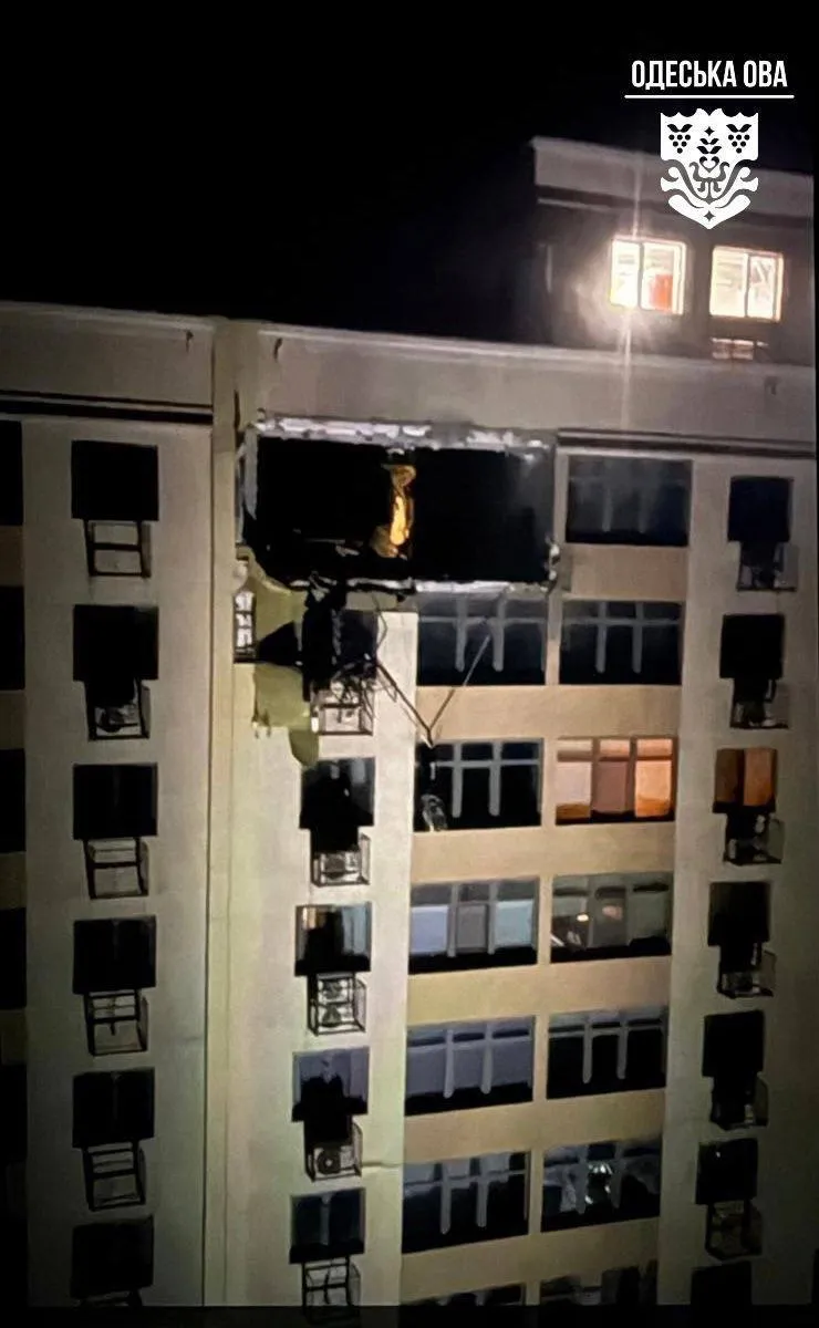 Окупанти атакували Одещину: один із дронів влучив у багатоповерхівку, є наслідки. Фото і відео