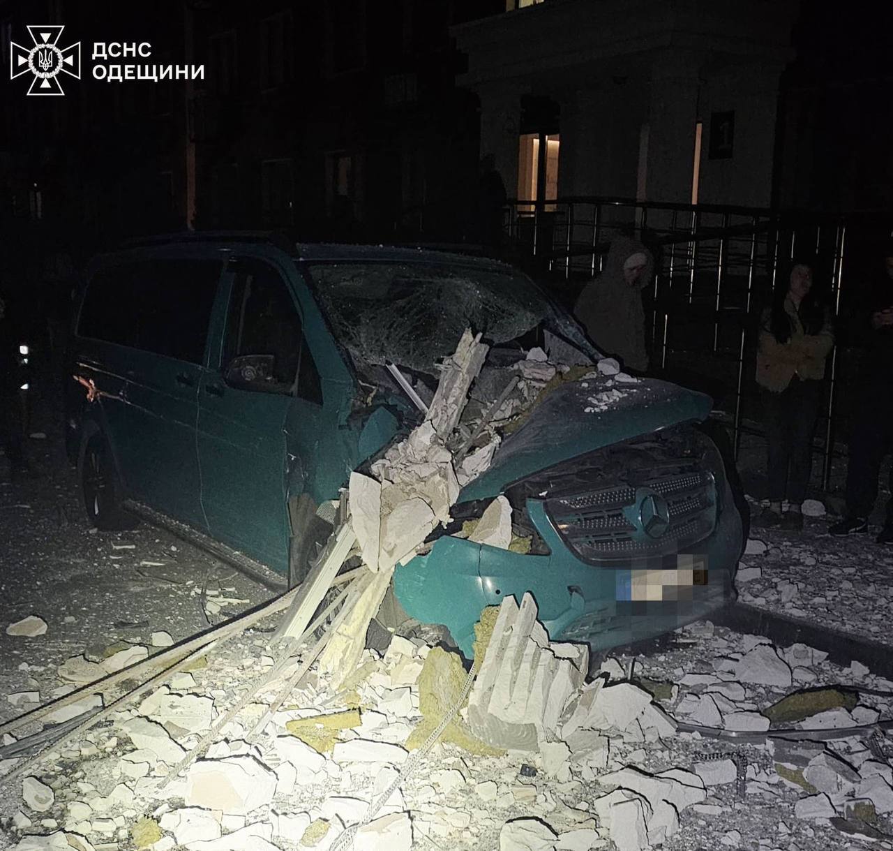 Оккупанты атаковали Одесскую область: один из дронов попал в многоэтажку, есть последствия. Фото и видео