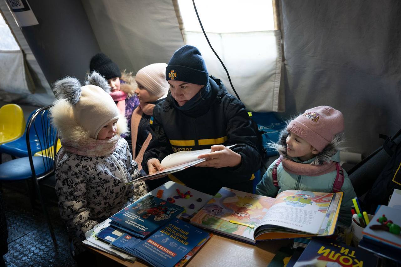 Працюватимуть понад 48 годин безперервно: в уряді врегулювали роботу "Пунктів незламності". Фото