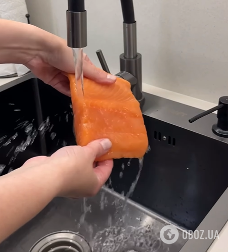 Як швидко засолити червону рибу вдома: лише цукор та сіль