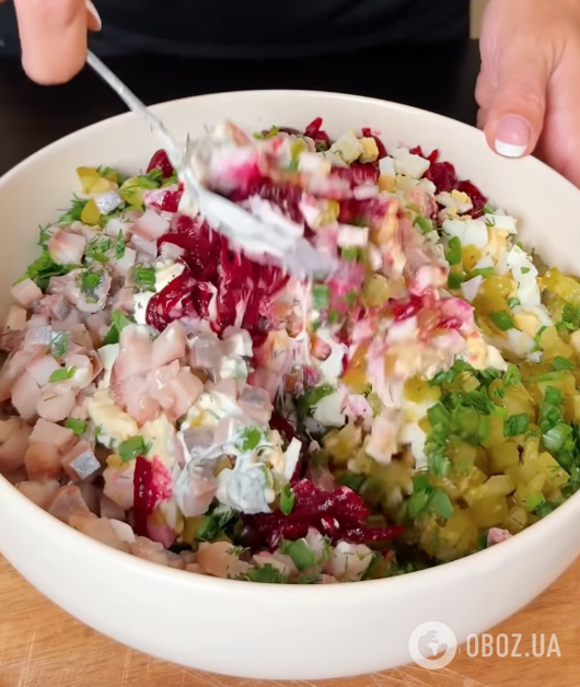 Смачніше і простіше, ніж "Шуба": корисний салат із буряка та оселедця