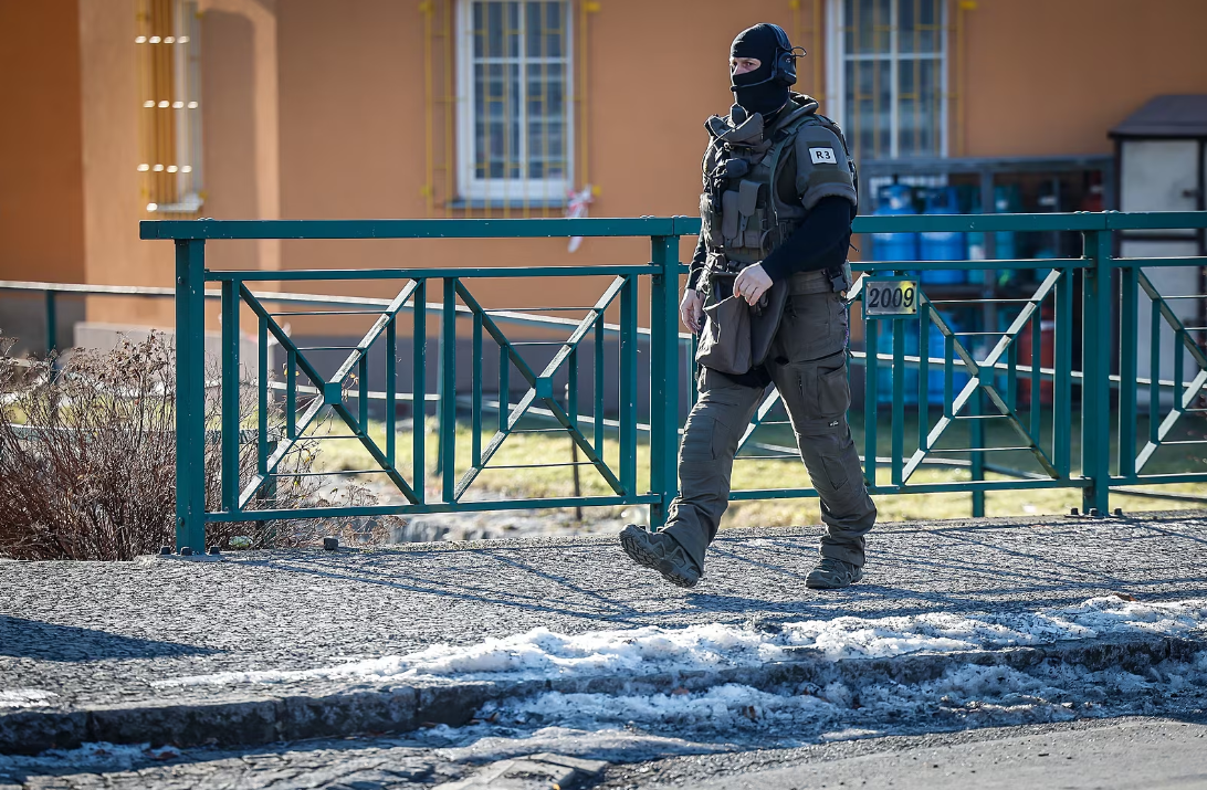 У Чехії сталась стрілянина в будівлі міськради: поранено мера, є загиблі. Фото