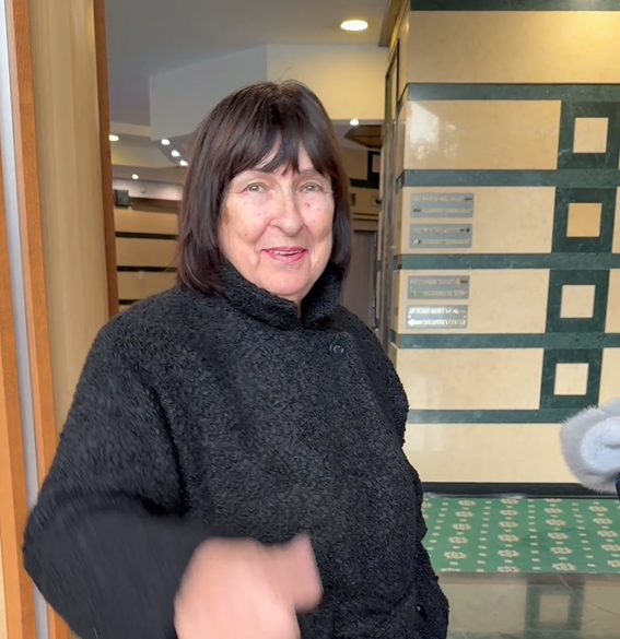 Лоліта показала, як змінилася її хвора мама після втечі з України, та назвала єдину річ, яку та встигла забрати з "улюбленої" квартири в Києві