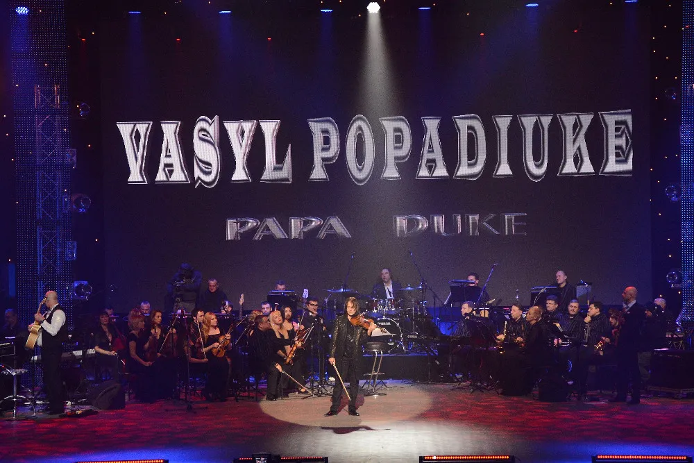 "Раньше русский в Торонто не слышали". Василий Попадюк – про зажиточных украинцев на социалке в Канаде, тестя Степана Хмару и страхи Василия Зинкевича