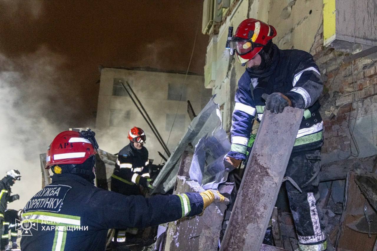 Число погибших после удара РФ в Харькове снова возросло