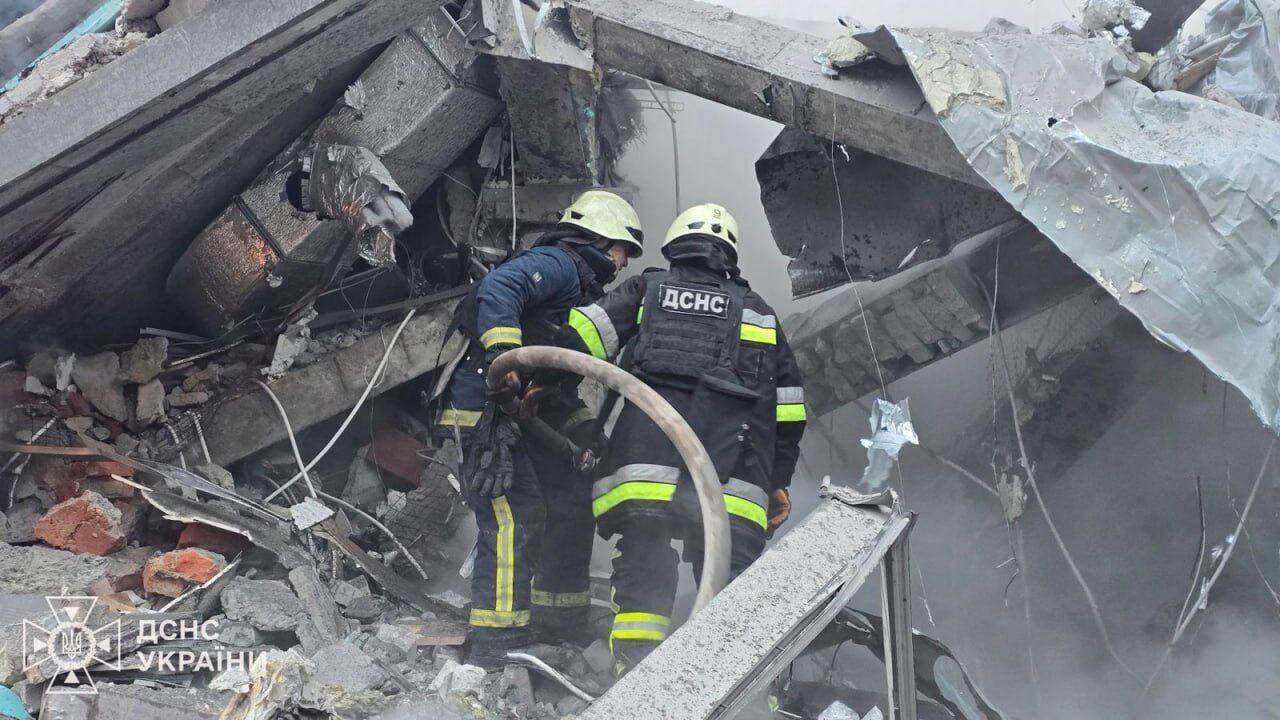 Удар "Іскандерами" по Харкову: під завалами знайшли фрагменти тіла четвертої жертви