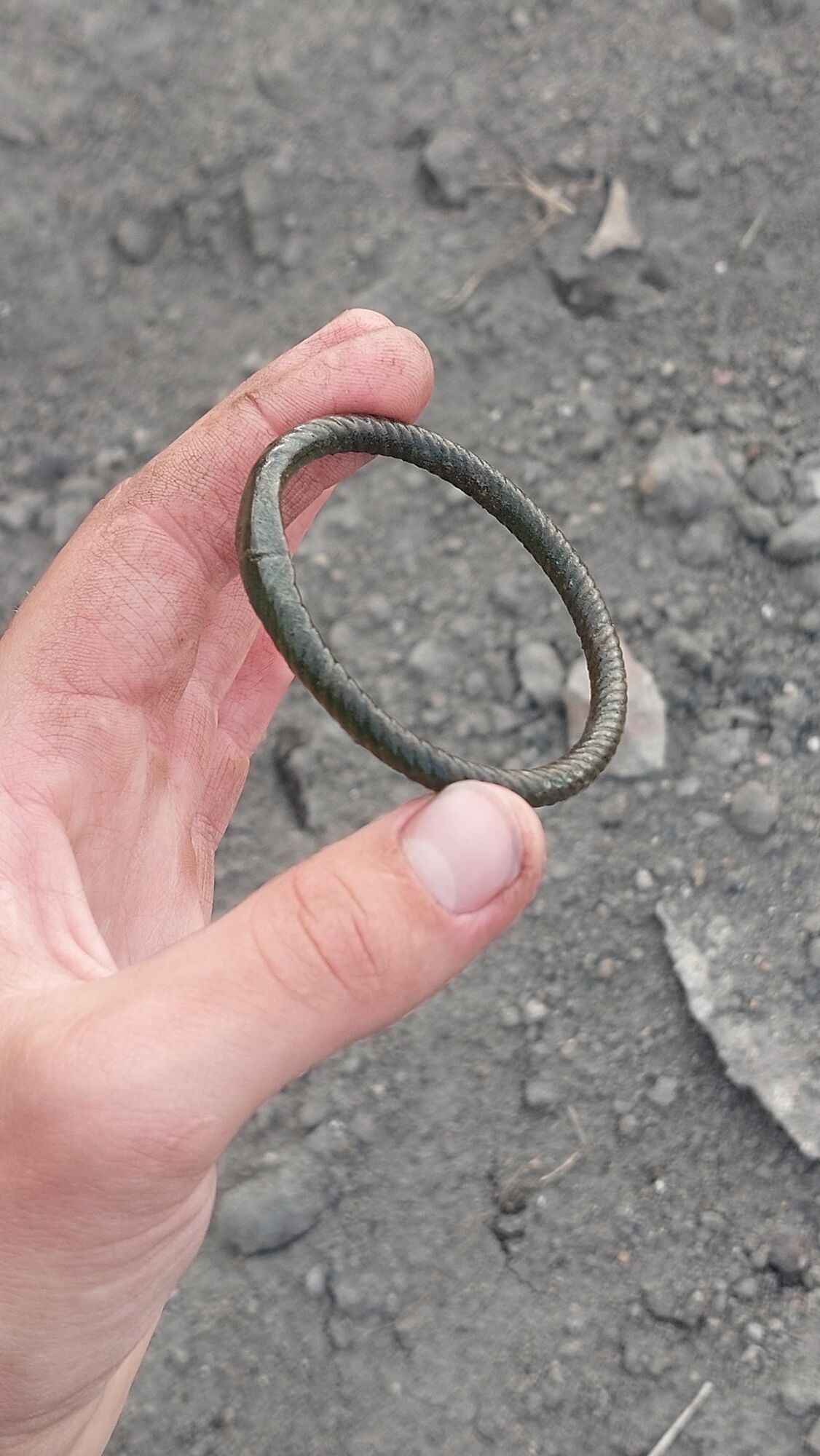 "Сокровища купца": на Волыни археологи нашли древние стеклянные браслеты. Фото