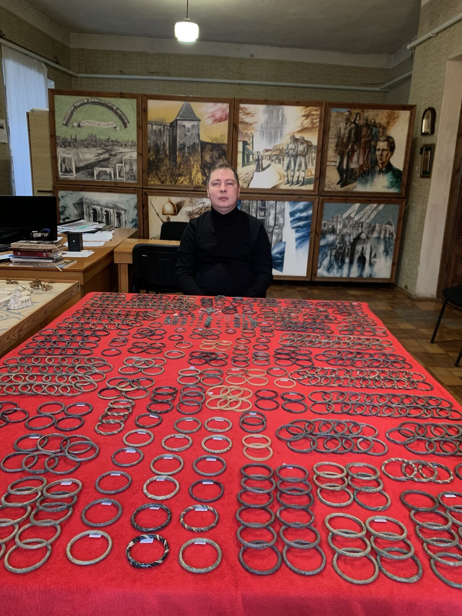 "Сокровища купца": на Волыни археологи нашли древние стеклянные браслеты. Фото