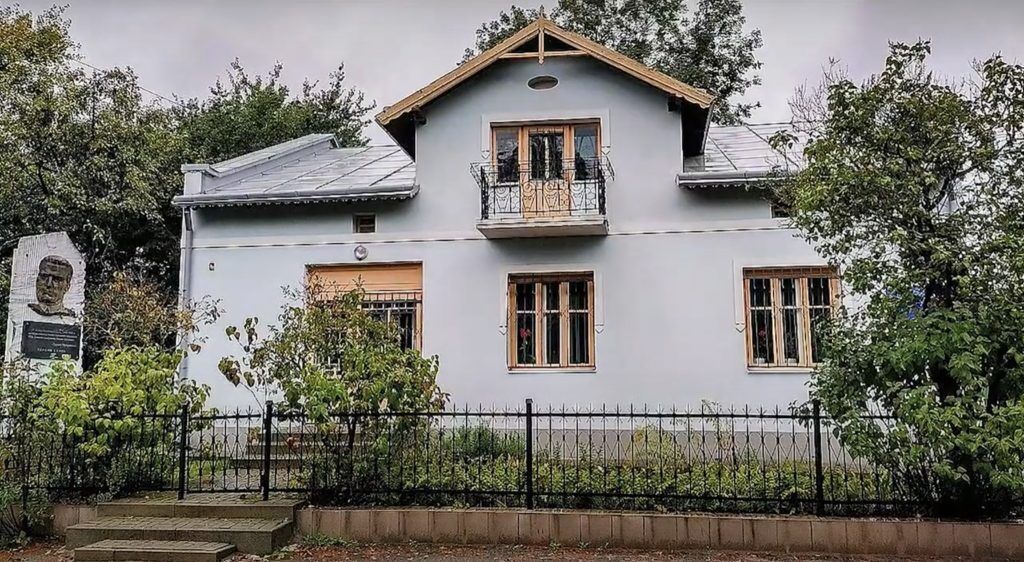 Два роки у руїнах: "Євросолідарність" закликала владу Львова припинити імітацію процесу відбудови музею Шухевича