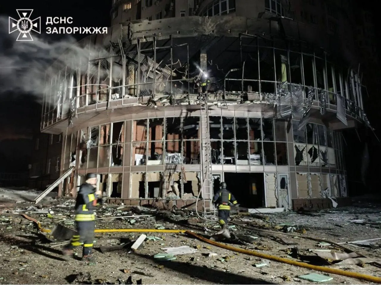 Росія ударила по Запоріжжю дроном: спалахнув екскаватор, водій загинув