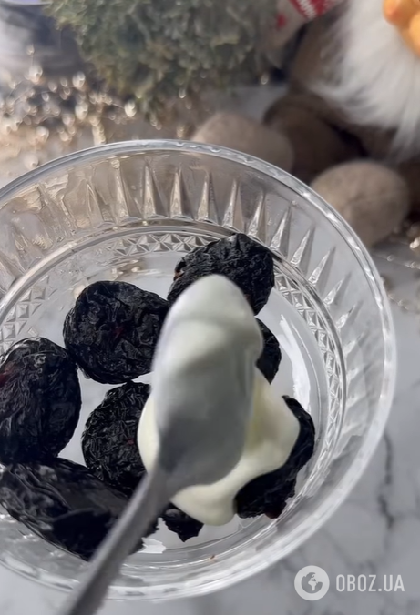 Чернослив в сметане: делимся рецептом любимого десерта из детства