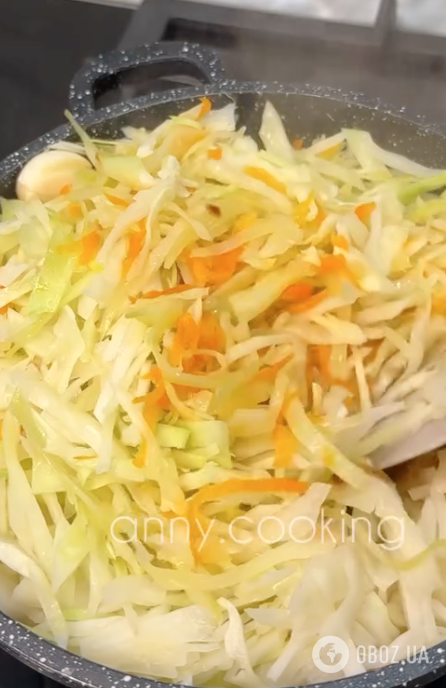 Тушкована капуста по-новому: розповідаємо, що додати до страви для яскравого смаку