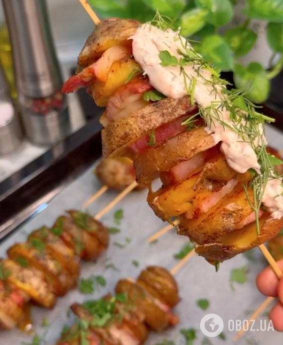 Як із печі: смачна запечена картопля по-українськи із салом і спеціями