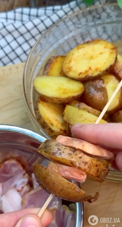 Як із печі: смачна запечена картопля по-українськи із салом і спеціями