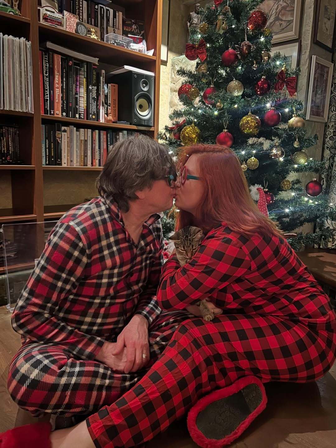 Остап Ступка на непристойных фото показал, как встретил Новый год с младшей на 34 года возлюбленной