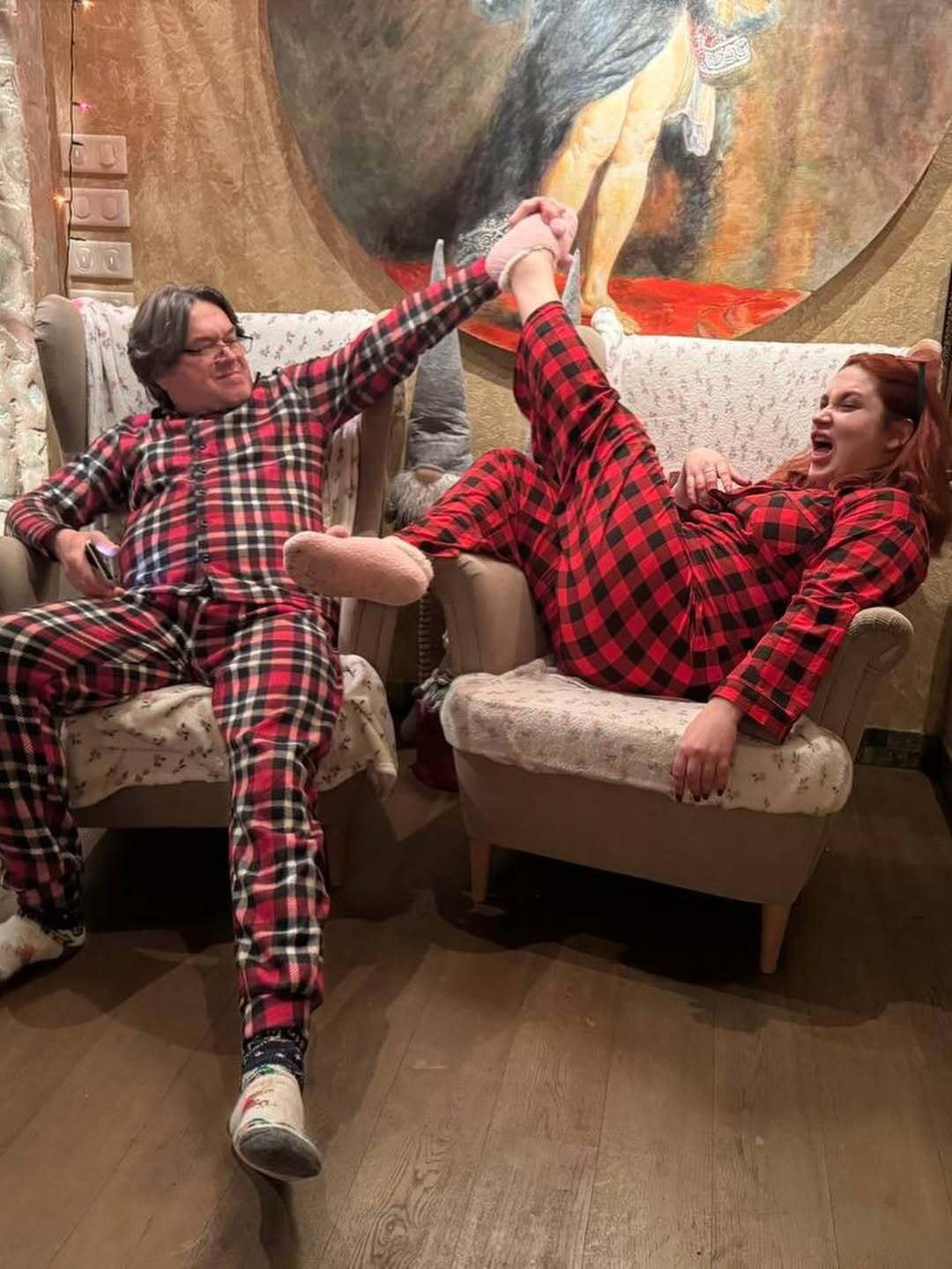 Остап Ступка на непристойных фото показал, как встретил Новый год с младшей на 34 года возлюбленной