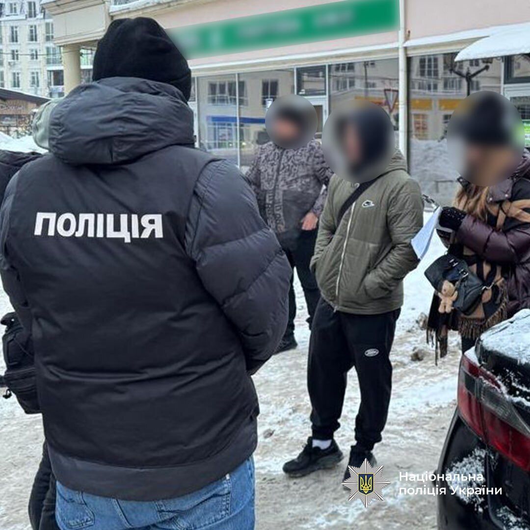 Погрожував фізичною розправою: у Хмельницькому поліція затримала іноземця, який вимагав $300 тис. у криптобізнесмена. Фото і відео