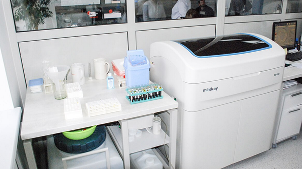 Нові операційні, центри ментального здоров'я, трансплантація та реабілітація: як лікарні Дніпра тримають тил