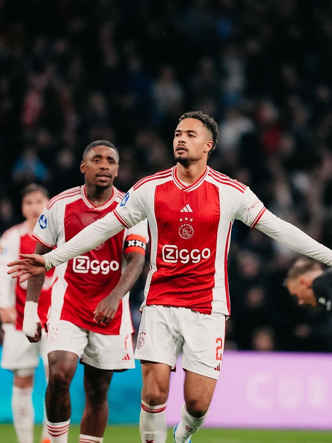 Футболіст збірної України, якого вигнали одразу з двох англійських клубів, зіткнувся із заморозкою трансферу